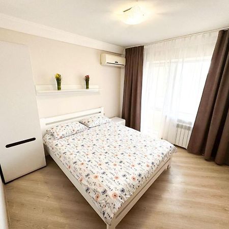 Artal Apartment On Obolonskyi Avenue 16A Kyiv Eksteriør billede